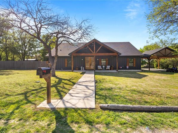 906 S 3rd St, Valley Mills, TX 76689