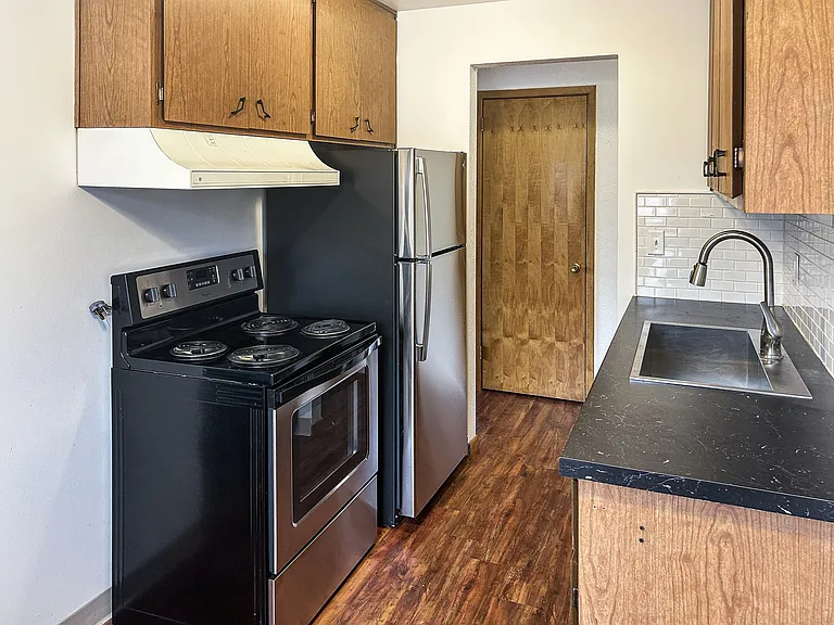 Carroll Court Apartments — Photo 38