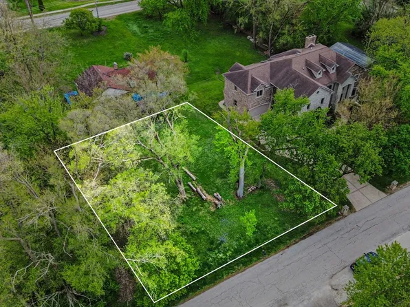 5865 Alabama Ave, Willowbrook, IL 60527