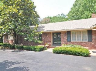 8820 Catalina Dr, Prairie Village, KS 66207