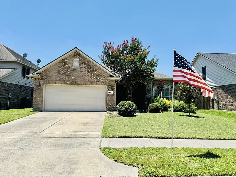 24823 Dutton Point Dr — Photo 1