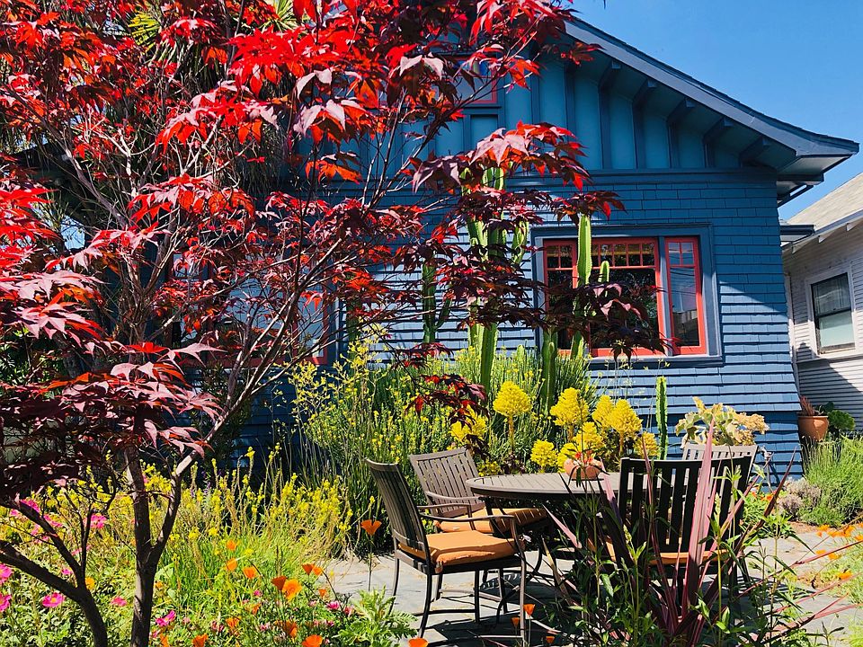 Front area with patio