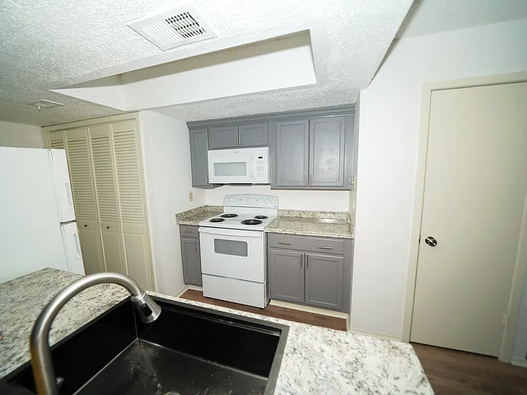 5670 Birchmont Dr #C — Photo 7
