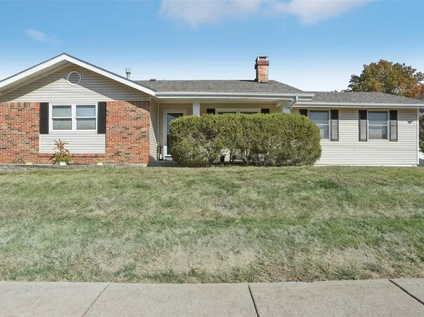 1137 Shadowoak Dr, Ballwin, MO 63021