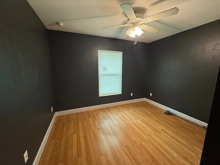 1820 E University Ave — Photo 9