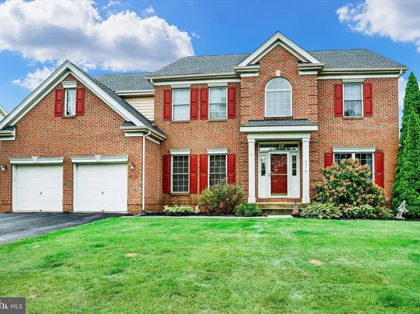 2370 Silvano Dr, Macungie, PA 18062