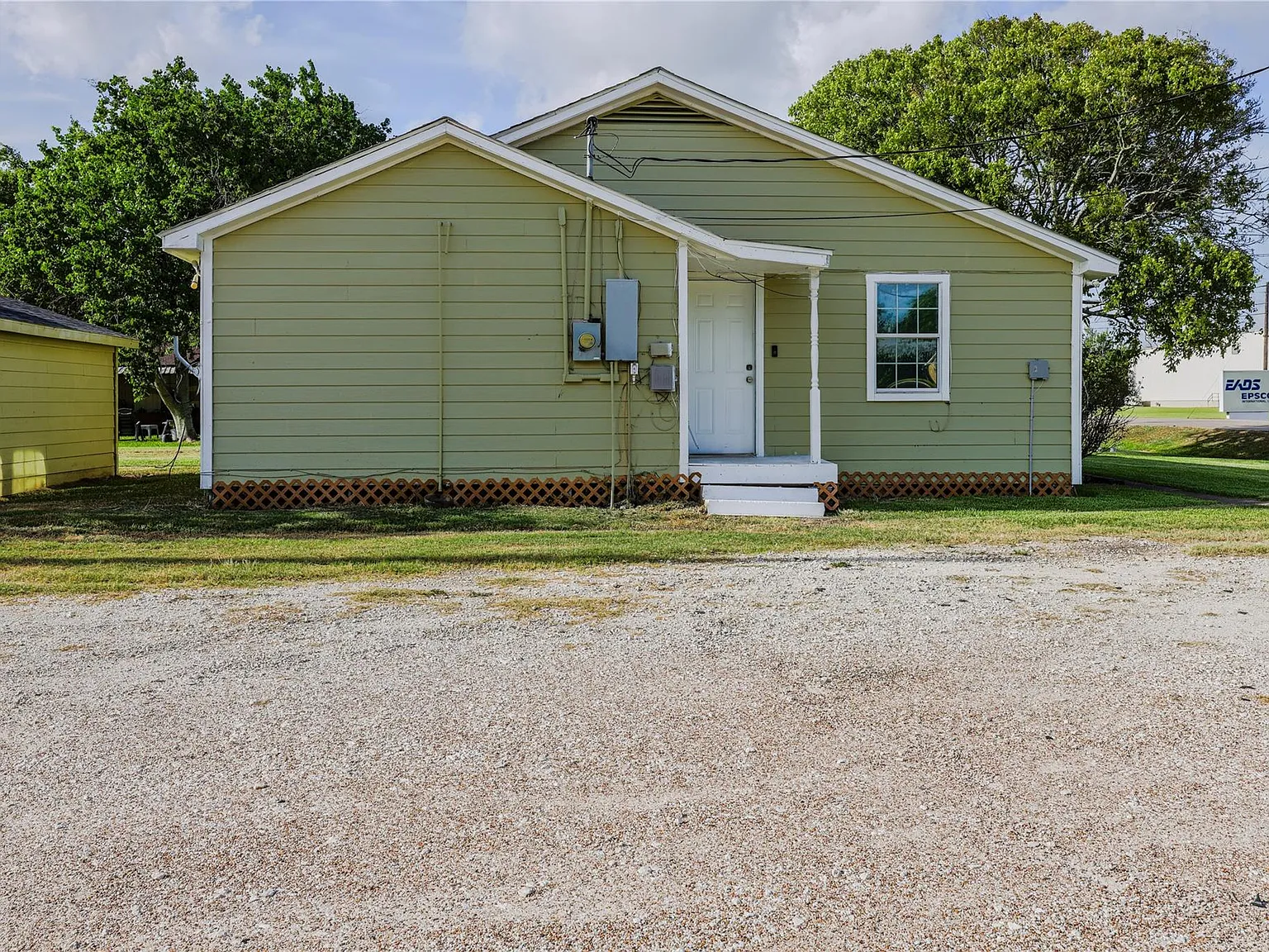 3 bed, 2.0 bath, 1180 sqft, $1,650 — Photo 4