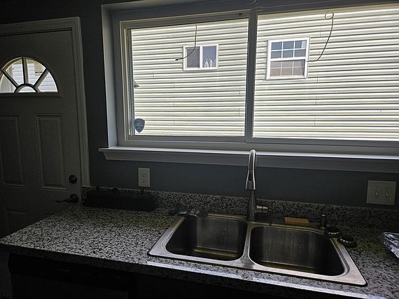 4th image of 4643 Ray Ave