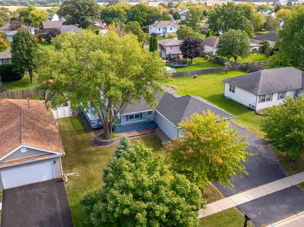 894 Meadowbrook Rd, Elwood, IL 60421