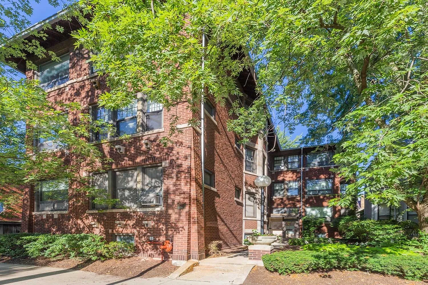 5409 S. Blackstone — Photo 4