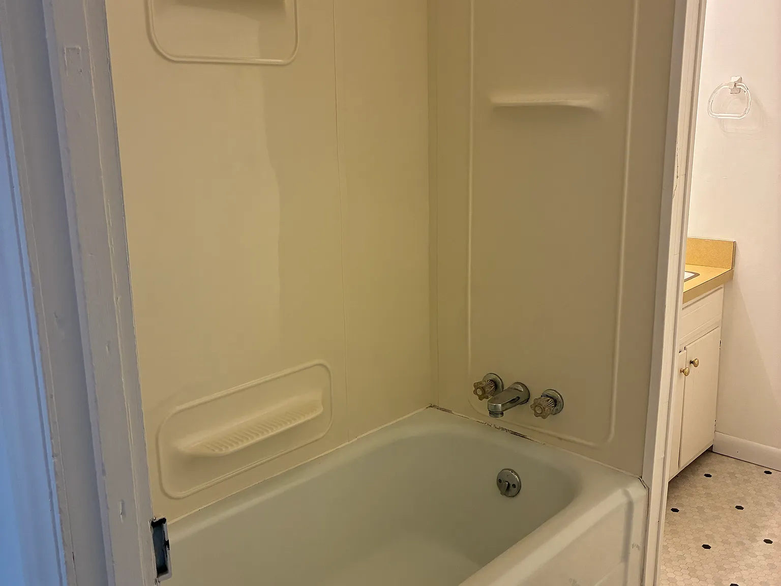 2 bed, $1,195 — Photo 2