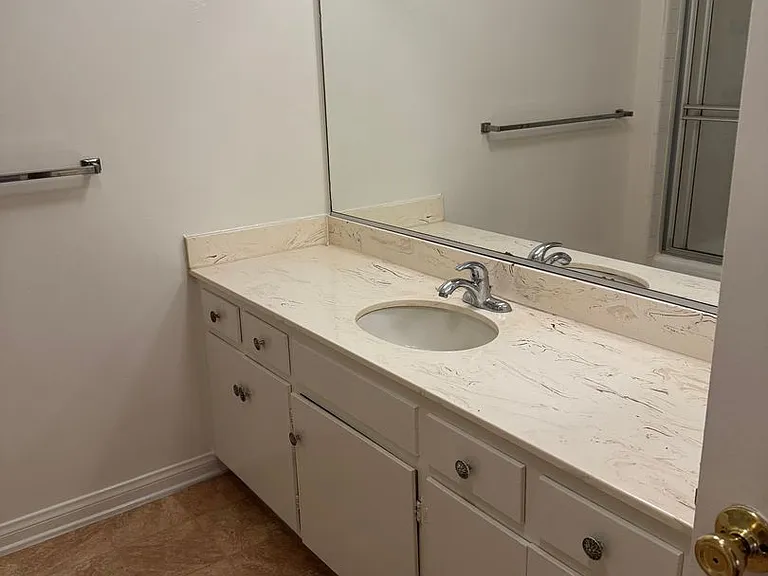 045 - Jackson Apartments — Photo 5