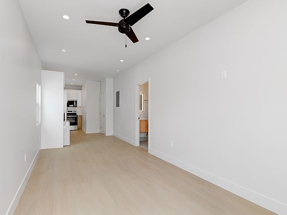 3rd image of 4716 Muir Ave
