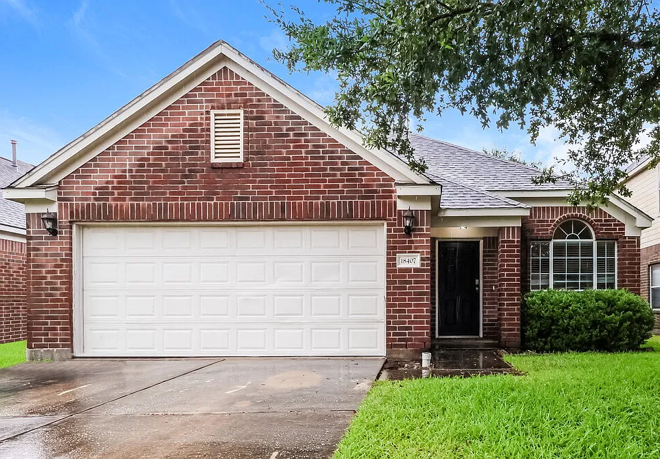 18407 Knob Hill Lake Ln