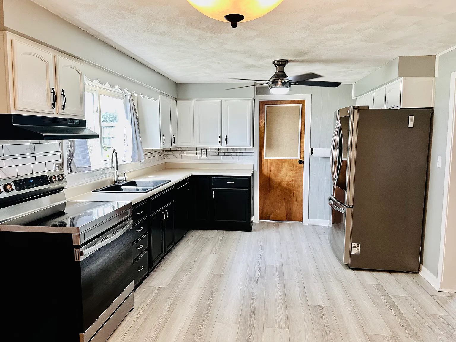 3 bed, 1.5 bath, 1700 sqft, $1,700 — Photo 4