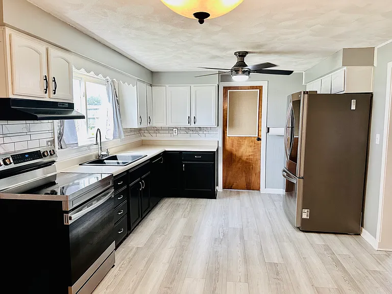 5226 Sugar Grove Rd — Photo 4