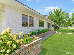 217 N Sanders St, Chelan, WA 98816