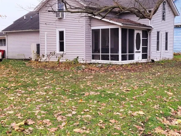 119 N 2nd St, Chalmers, IN 47929