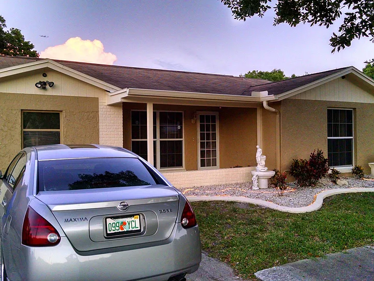 8813 Leeward Dr — Photo 2