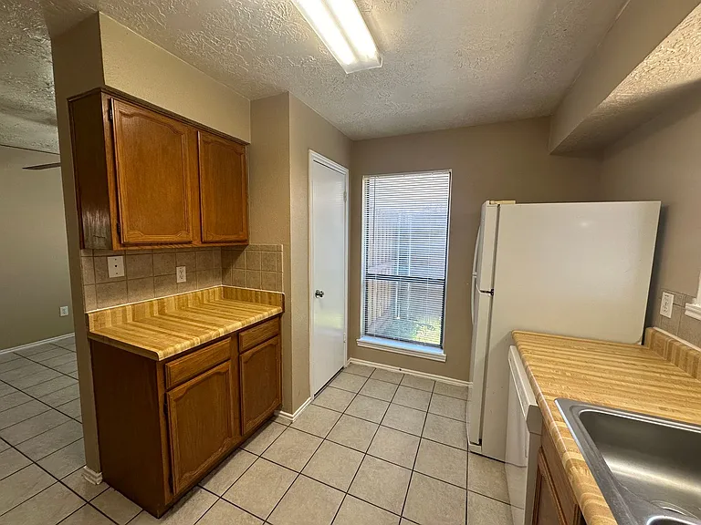 4045 Cavalry Dr — Photo 13