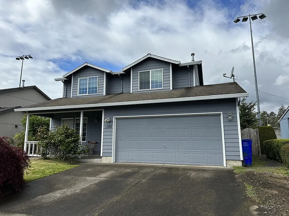 1188 SW Ivory Loop