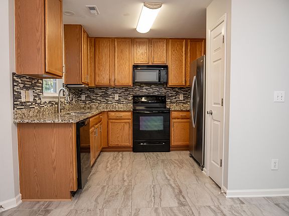 5th image of 125 River Pearl St