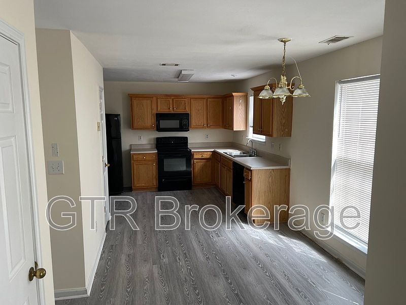 1379 Creekview Cir, Riverdale, GA 30296 Zillow