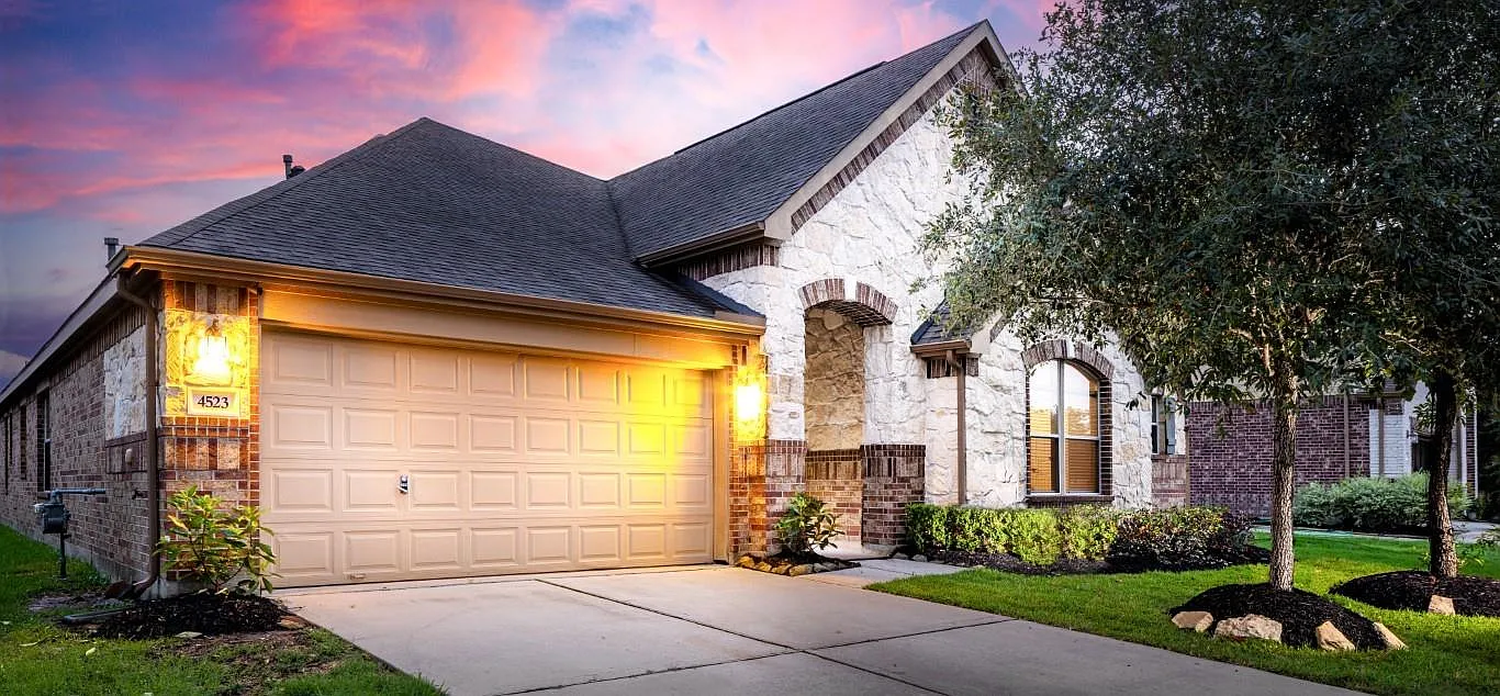 4 bed, 2.5 bath, 2962 sqft, $2,900 — Photo 1