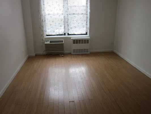 Rented by Realty 2000 Corp | media 16