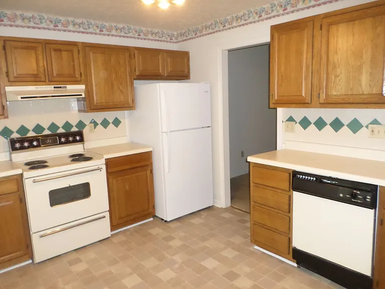 1724 Emerald St — Photo 7