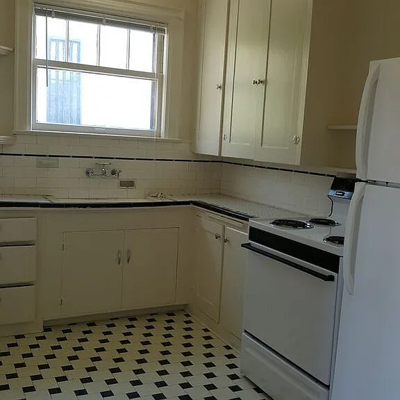 Lownsdale Apartments — Photo 26