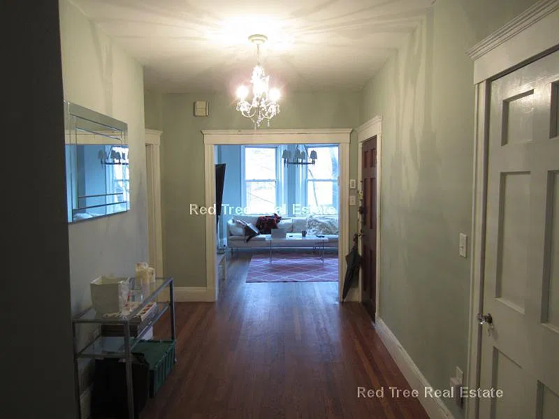 5 bed, 2000 sqft, $8,400 — Photo 4