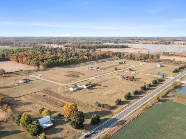 4633 Creek View Ct, Fenwick, MI 48834