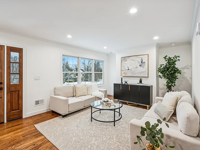161 Myrtle Ave — Photo 4