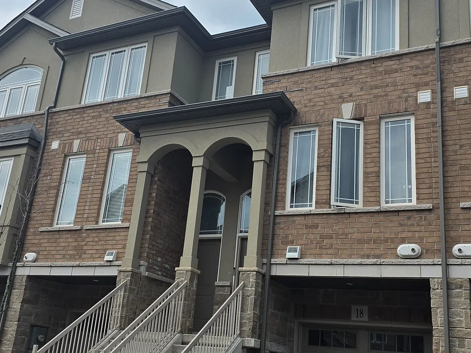 18 Aqua Ln