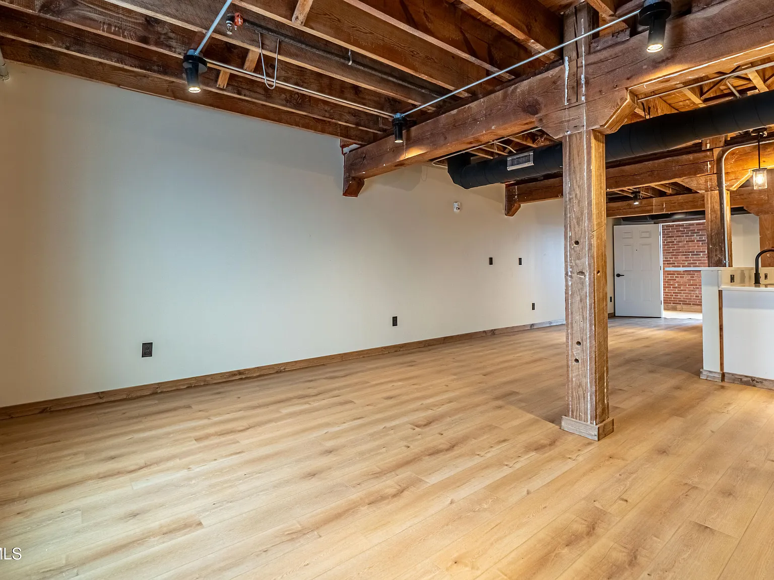 2 bed, 1350 sqft, $2,240 — Photo 4