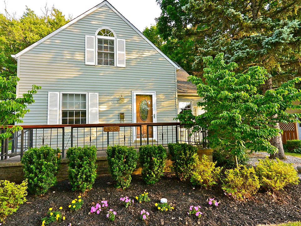 1st image of 25653 W Hedgewood Dr
