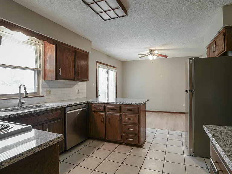 609 SE Bayberry Ln #A — Photo 10