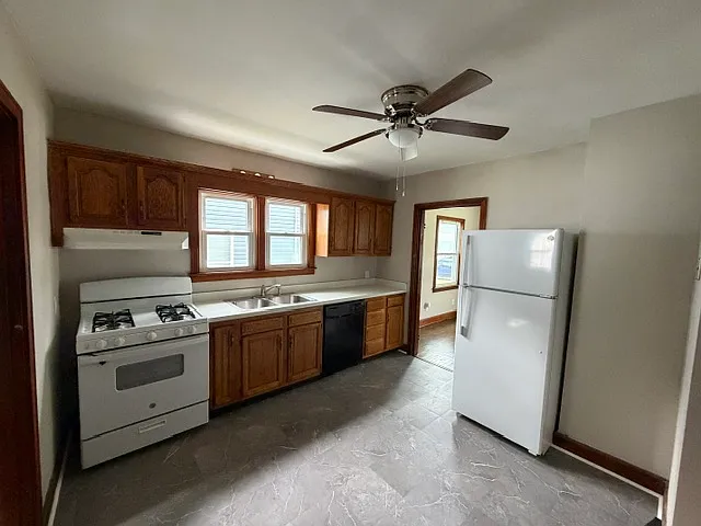 3718 Center St — Photo 3