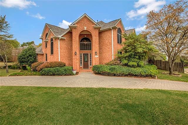 1st image of 1905 Valley View Dr