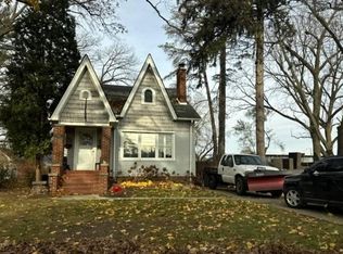 21955 Elmway St, Clinton Township, MI 48035