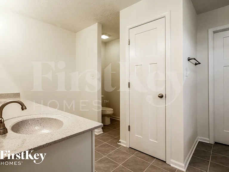 7240 Lockford Walk N — Photo 10