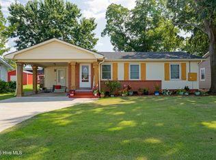 403 E Foy St, Richlands, NC 28574