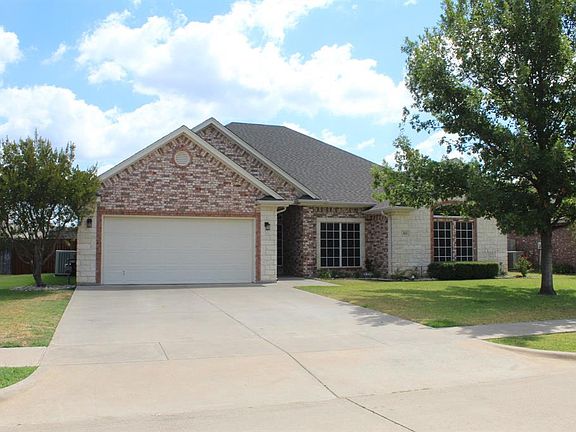 2nd image of 811 Bent Wood Ln