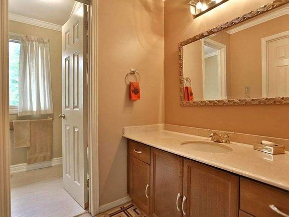 4th image of 403 Northwood Dr