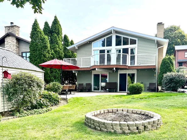 39426 N Lake Ave, Lake Villa, IL 60046