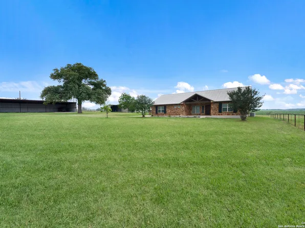 937 COUNTY ROAD 429, Stockdale, TX 78160
