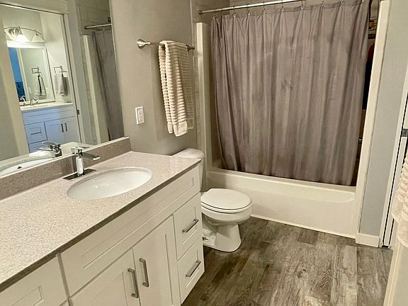 Full bath upstairs