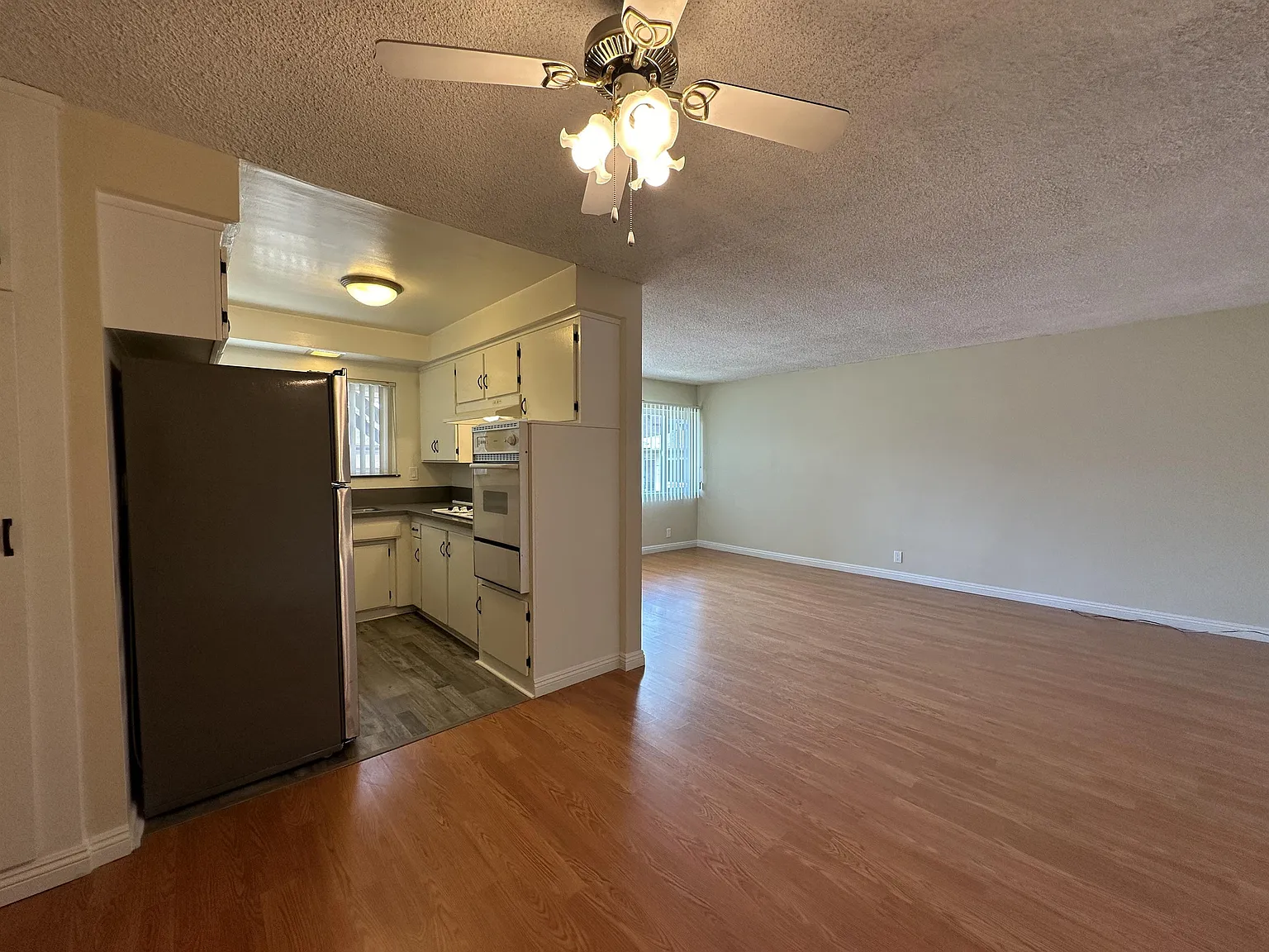 245 Stocker — Photo 3