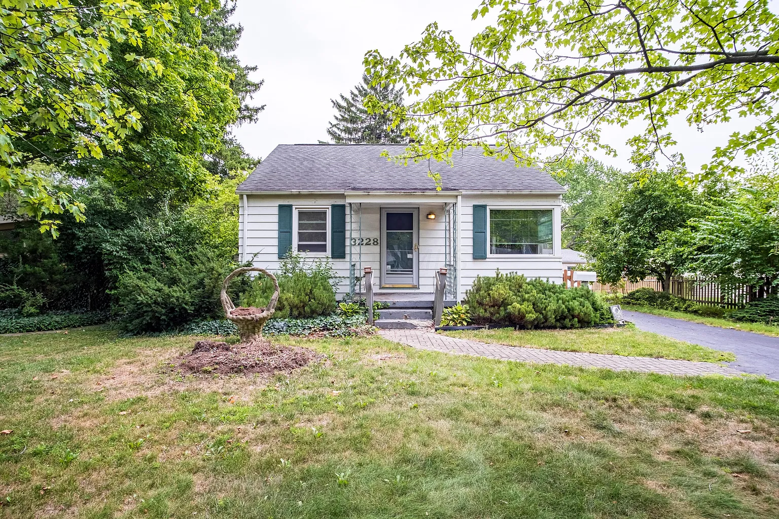 3228 Mountview Rd photo 1